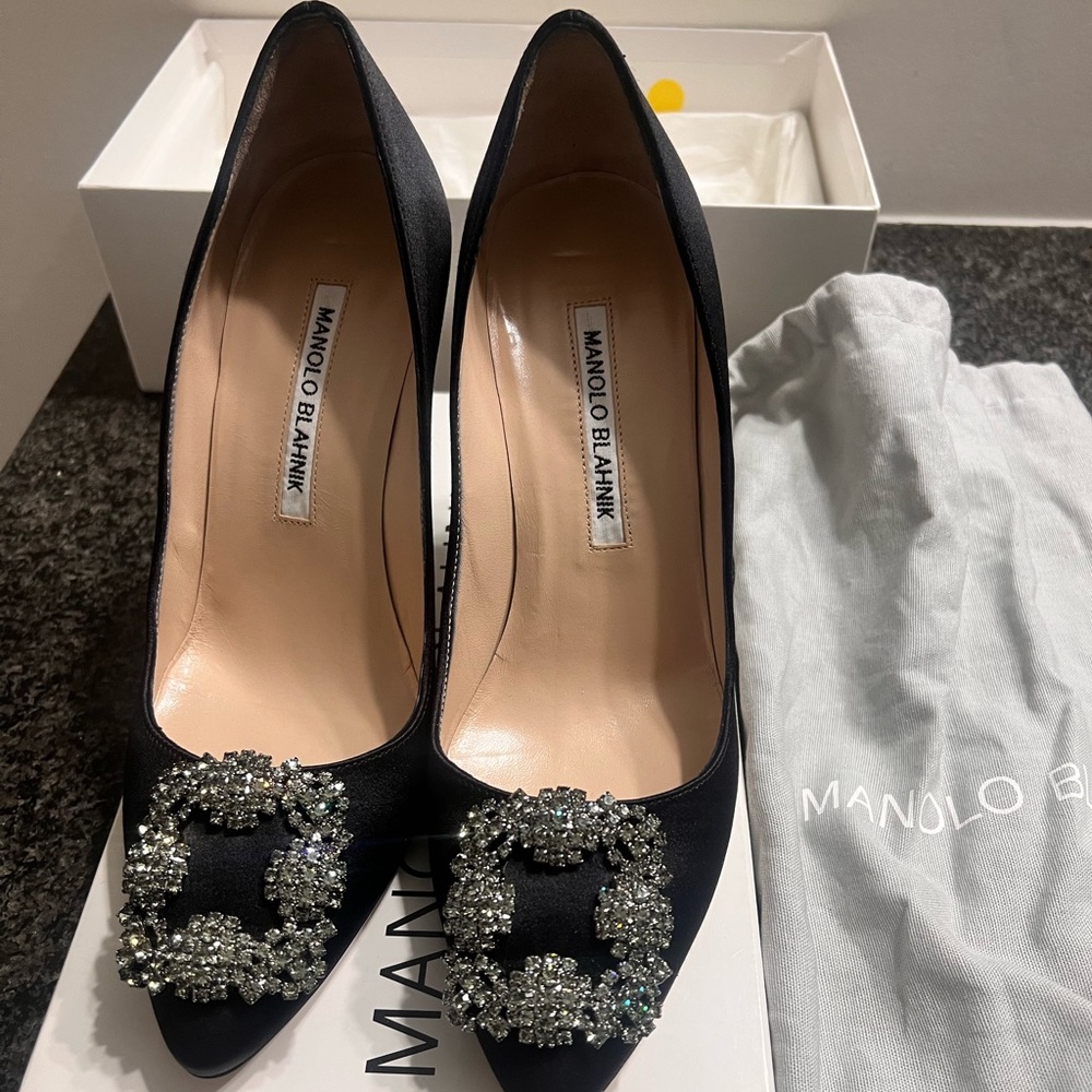 Manolo Blahnik Black Hangisi 105mm